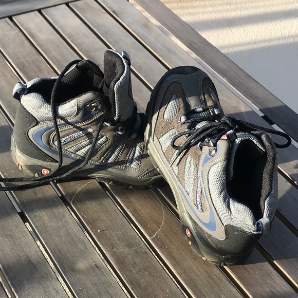 SWISS GEAR OUTERWEAR BOYS BOOTS SZ 6 EUC - Picture 3 of 6